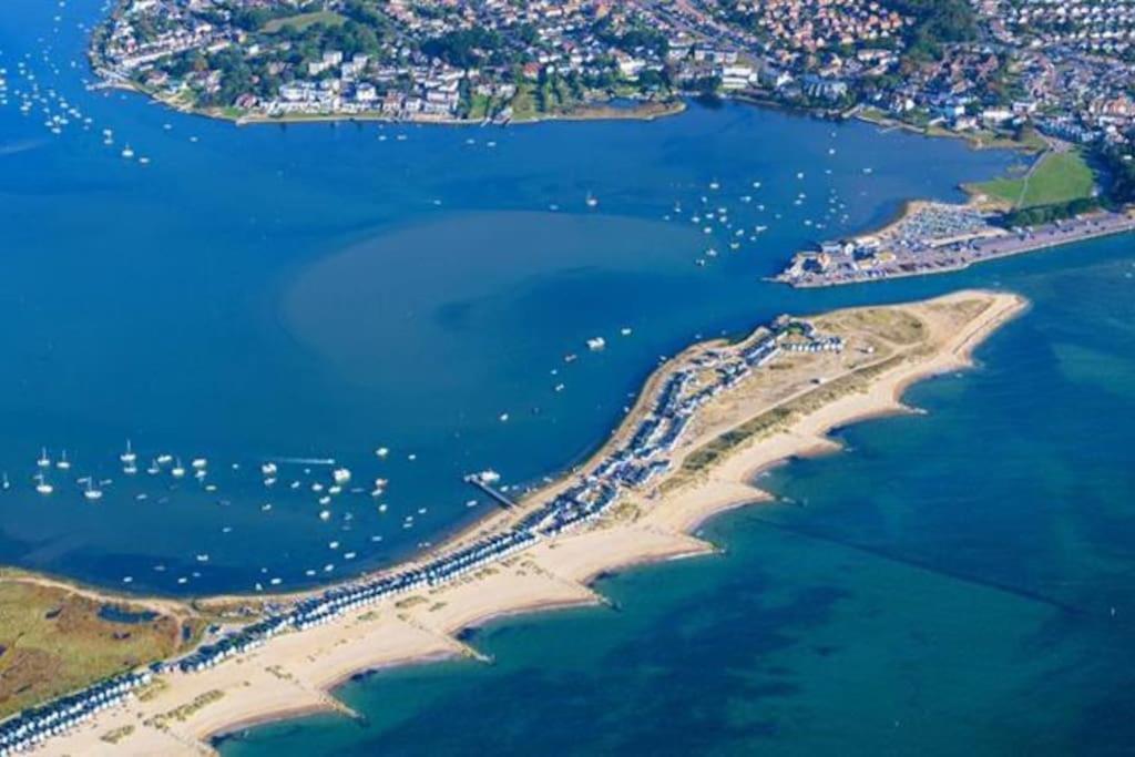 The Firs - Apartment Next To Beach & Forest - Pets Are Free Barton-on-Sea Exterior foto